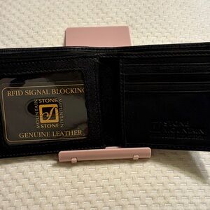 Stone Mountain Accessories Black Leather Card Holder